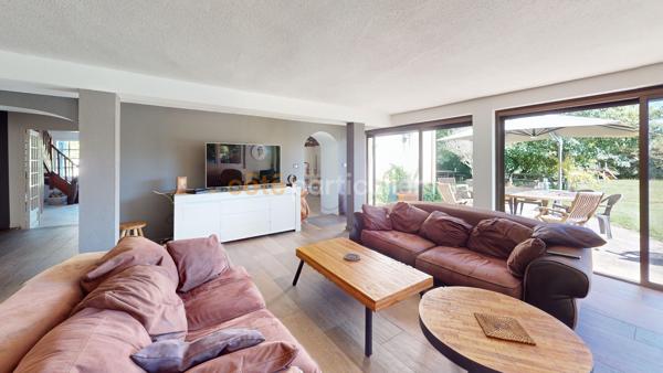 Vente
                Maison280 m² - 9 Pièces -
                    TARBES (65000)