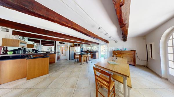 Vente
                Maison280 m² - 9 Pièces -
                    TARBES (65000)