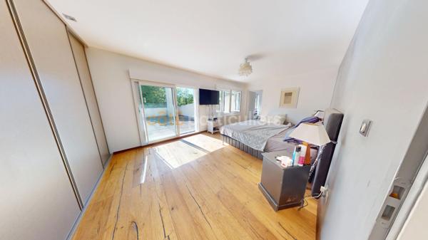 Vente
                Maison280 m² - 9 Pièces -
                    TARBES (65000)