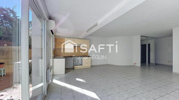 3 PIECES - 2 PLACES DE PKG - COUR PRIVÉE