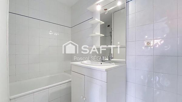 3 PIECES - 2 PLACES DE PKG - COUR PRIVÉE