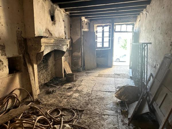 Maison à vendre avec grange attenante et terrain VITTEAUX (21)