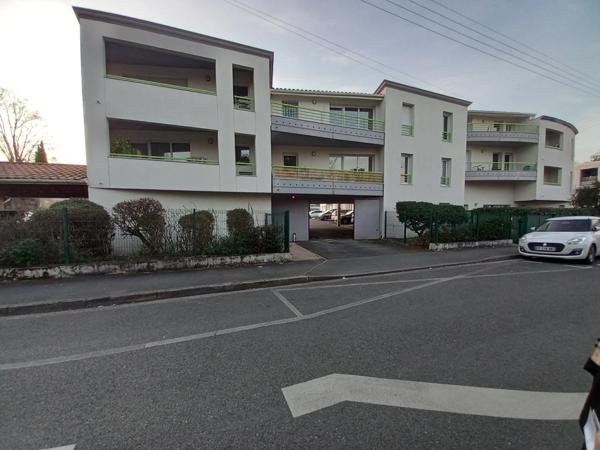 Bordeaux, appartement 3 pièces avec terrasse et parkings privatifs