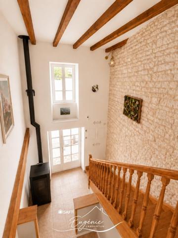 Maison de caractère – Beaux volumes, pierre et poutres apparentes