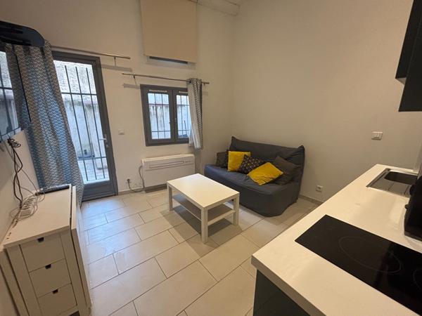 AIX EN PROVENCE -  A LOUER - STUDIO - TERRASSE - 18 m²