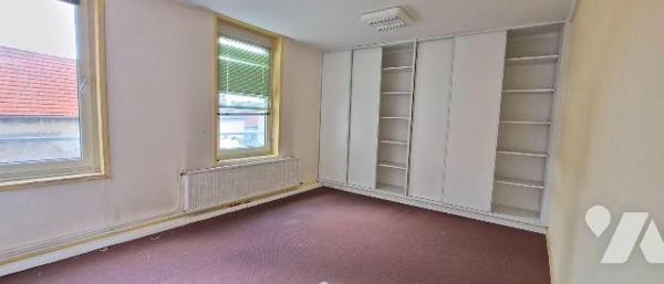 En plein centre d' ETAPLES,

Venez découvrir ce maison, anciennement utilisé comme bureaux co...