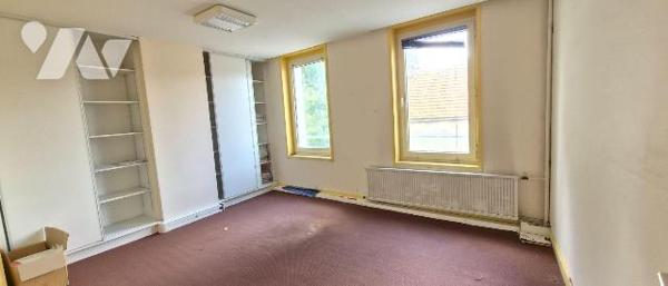 En plein centre d' ETAPLES,

Venez découvrir ce maison, anciennement utilisé comme bureaux co...