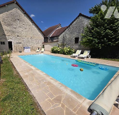 Magnifique Maison Bourgeoise du 18e et ancienne bâtisse de l'Abbaye de Molesme saura vous sédui...