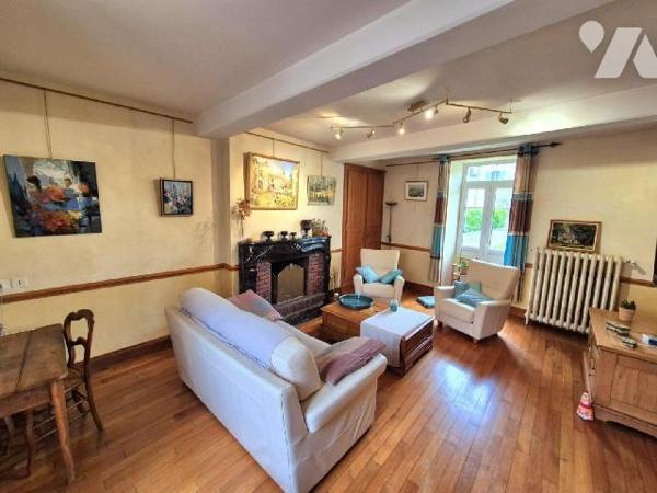 Magnifique Maison Bourgeoise du 18e et ancienne bâtisse de l'Abbaye de Molesme saura vous sédui...