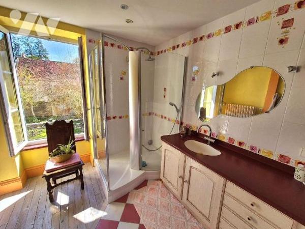 Magnifique Maison Bourgeoise du 18e et ancienne bâtisse de l'Abbaye de Molesme saura vous sédui...