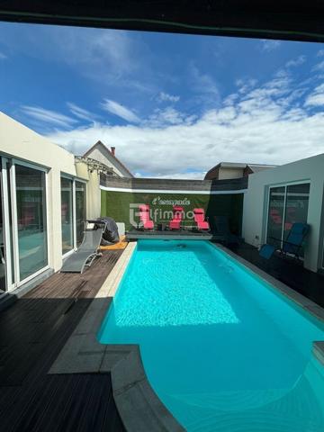 Bâtiment commercial avec piscine et jacuzzi à Lutterbach