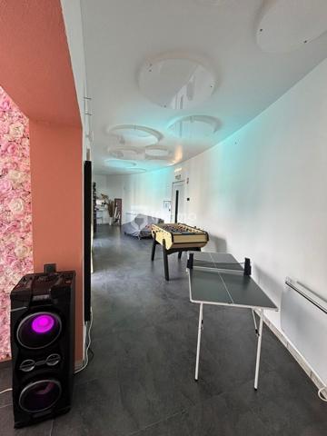 Bâtiment commercial avec piscine et jacuzzi à Lutterbach