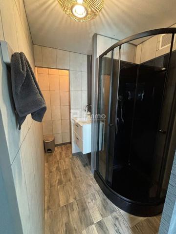 Bâtiment commercial avec piscine et jacuzzi à Lutterbach