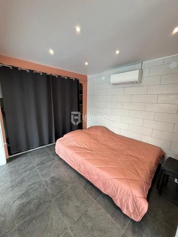 Bâtiment commercial avec piscine et jacuzzi à Lutterbach