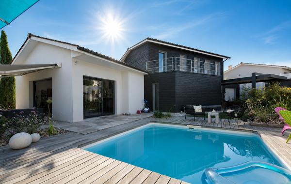 ARCHITECTURE CONTEMPORAINE - MAISON D'ARCHITECTE AVEC PISCINE - Carbon blanc