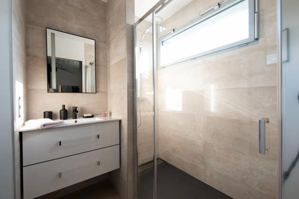 ARCHITECTURE CONTEMPORAINE - MAISON D'ARCHITECTE AVEC PISCINE - Carbon blanc