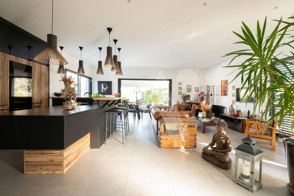 ARCHITECTURE CONTEMPORAINE - MAISON D'ARCHITECTE AVEC PISCINE - Carbon blanc