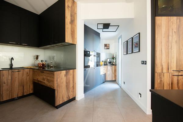 ARCHITECTURE CONTEMPORAINE - MAISON D'ARCHITECTE AVEC PISCINE - Carbon blanc