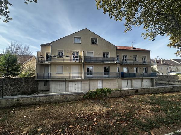 Appartement
         4 pièces
        - 104 m² 235 000 €*