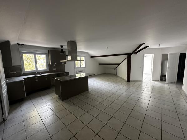 Appartement
         4 pièces
        - 104 m² 235 000 €*