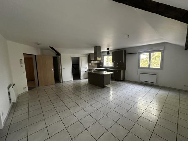 Appartement
         4 pièces
        - 104 m² 235 000 €*