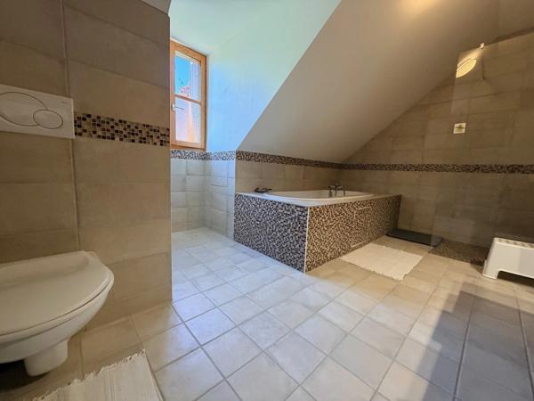 PRAUTHOY BELLE MAISON DE 6 PIECES AVEC GRAND JARDIN.