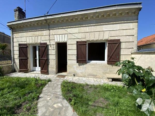 Rive droite Bas Cenon limite Bordeaux 5 mn à pieds du tram
Ravissante maison en pierres traver...