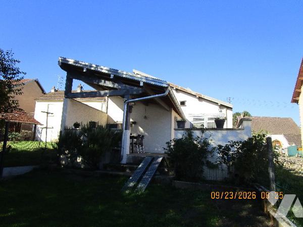 Maison d'habitation, en  excellent état d'entretien, partie mitoyenne, composée de 6 pièces sur 6 a