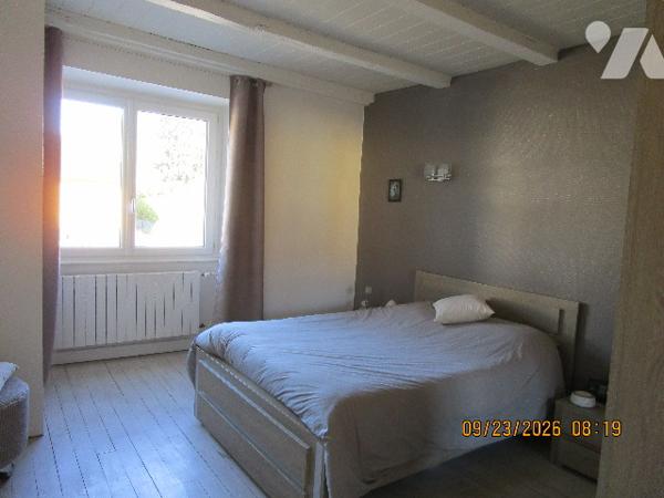 Maison d'habitation, en  excellent état d'entretien, partie mitoyenne, composée de 6 pièces sur 6 a