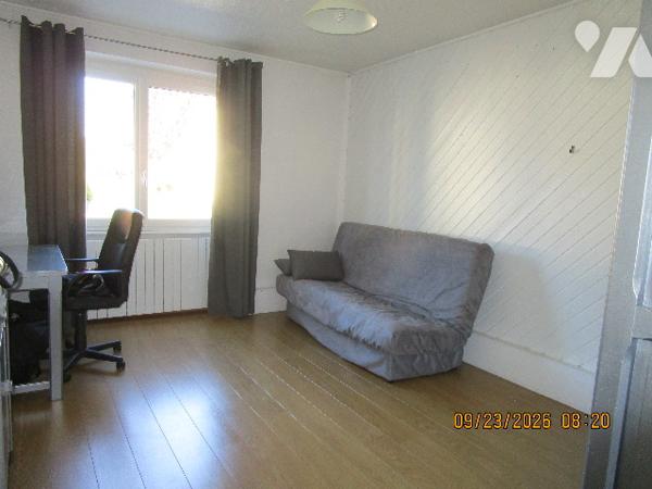 Maison d'habitation, en  excellent état d'entretien, partie mitoyenne, composée de 6 pièces sur 6 a