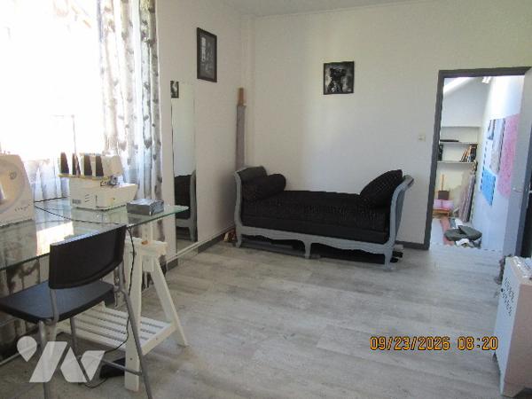 Maison d'habitation, en  excellent état d'entretien, partie mitoyenne, composée de 6 pièces sur 6 a