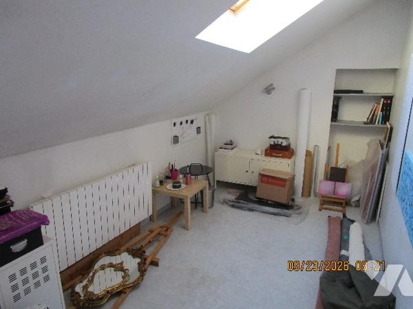 Maison d'habitation, en  excellent état d'entretien, partie mitoyenne, composée de 6 pièces sur 6 a