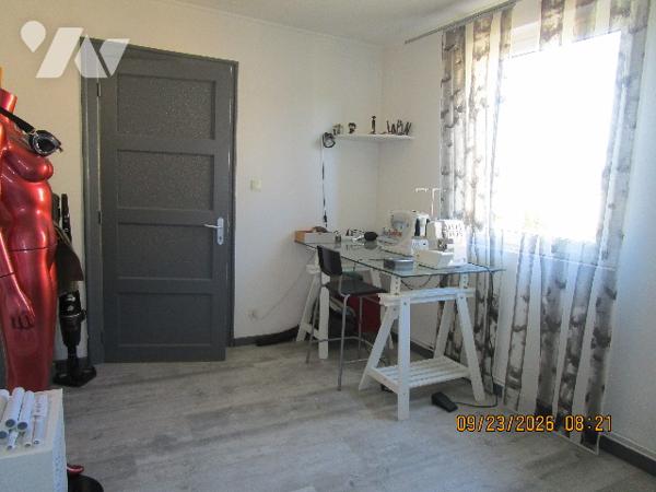 Maison d'habitation, en  excellent état d'entretien, partie mitoyenne, composée de 6 pièces sur 6 a