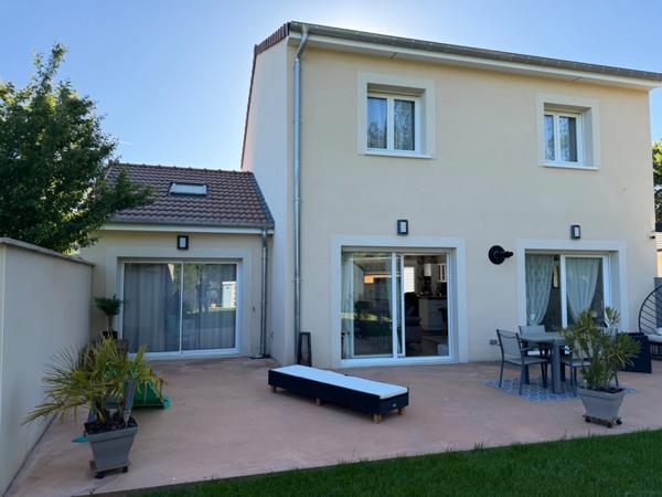 DE BELLES PRESTATIONS POUR CE PAVILLON MODERNE