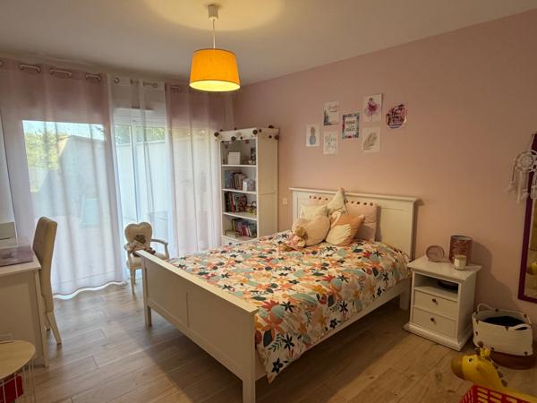 DE BELLES PRESTATIONS POUR CE PAVILLON MODERNE
