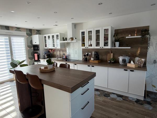 DE BELLES PRESTATIONS POUR CE PAVILLON MODERNE