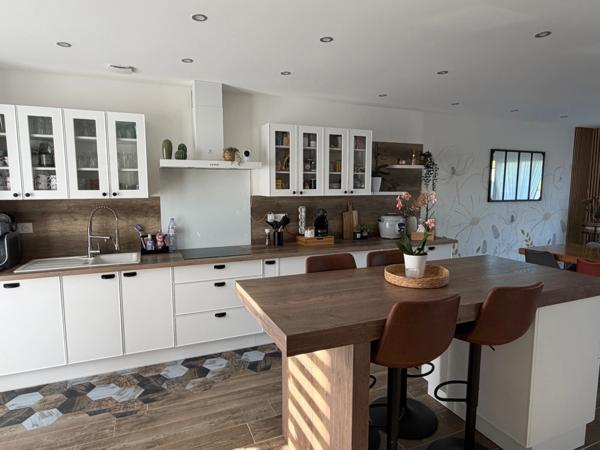 DE BELLES PRESTATIONS POUR CE PAVILLON MODERNE