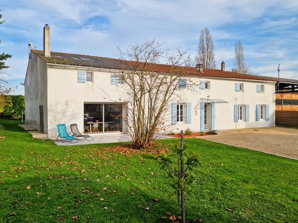 Maison à vendre 8 pièces proche de SURGERES (17)