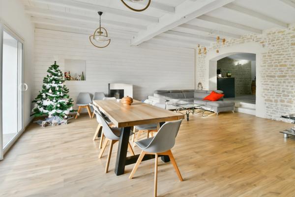 Maison à vendre 8 pièces proche de SURGERES (17)