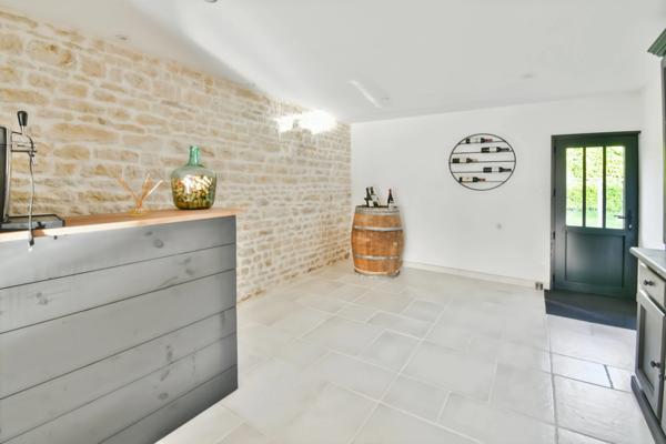 Maison à vendre 8 pièces proche de SURGERES (17)