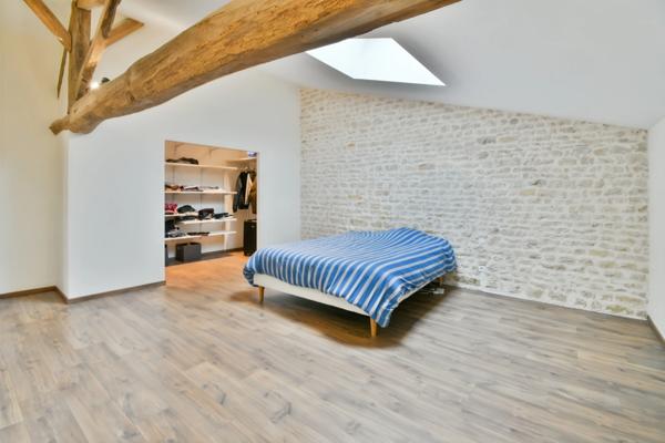 Maison à vendre 8 pièces proche de SURGERES (17)