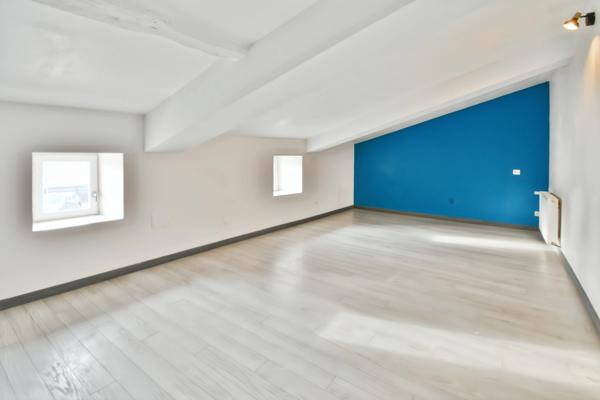 Maison à vendre 8 pièces proche de SURGERES (17)