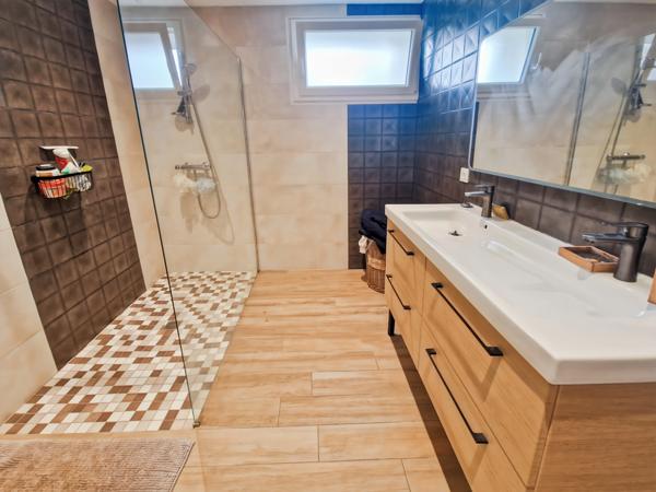 Maison à vendre 8 pièces proche de SURGERES (17)