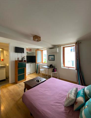 Anglet (64600) Anglet centre appartement calme 76 m2 dont un studio indépendant.