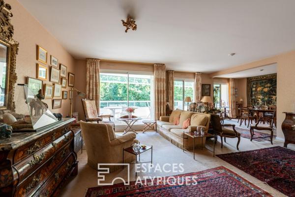 Un appartement suspendu dans la verdure