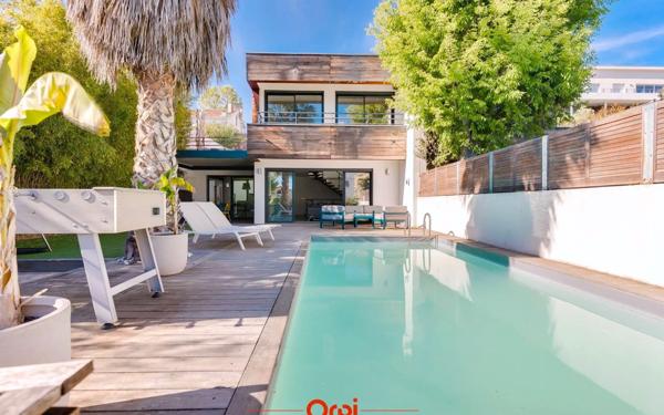 Maison à vendre    4 pièces • 155 m2 Marseille 12