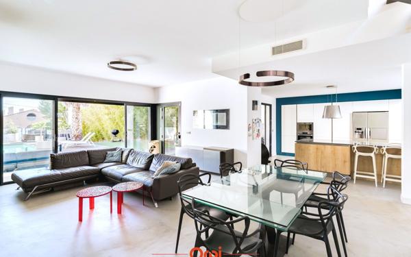 Maison à vendre    4 pièces • 155 m2 Marseille 12