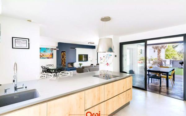 Maison à vendre    4 pièces • 155 m2 Marseille 12