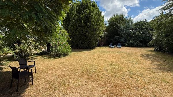Tarbes Urac Sendère, proche centre  écoles et commerces belle maison  de 200 m² 5 chambres, dépendances, vue Pyrénées - Terrain de 1 347,00 m²