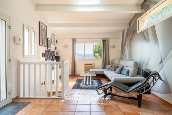 EXCLUSIVITÉ – Villa T5 de 117 m² avec piscine, vue panoramique et espace indépendant – Marseille 11ème - La Barasse